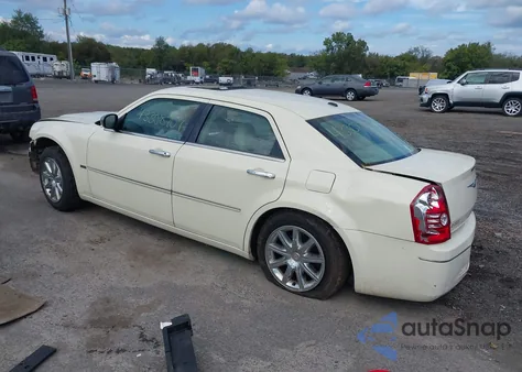 2010 Chrysler 300 Touring/Signature Series/Executive Series из США, поврежденный, VIN 2C3CA5CV7AH132558